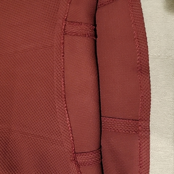 NWT Loft pleated burgundy skirt size 12. Zip back - Picture 8 of 10